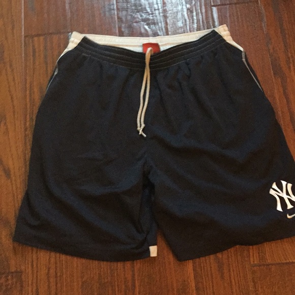 yankees nike shorts